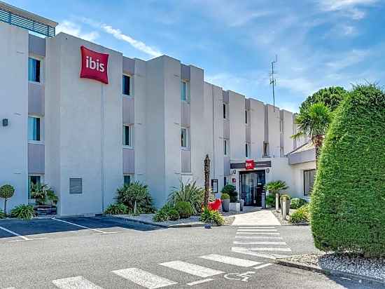 Ibis Salon Sud Hotel Exterior