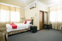 RedDoorz Plus Near Pelabuhan Bitung Hotels in Ranowulu