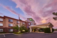 Holiday Inn Express & Suites Medford