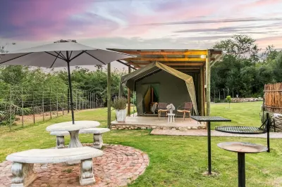 Schoemanshoek Glamping Hotel dekat Chandelier Game Lodge & Ostrich Show Farm