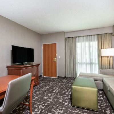 King Room Embassy Suites St. Louis - St. Charles Promo Code