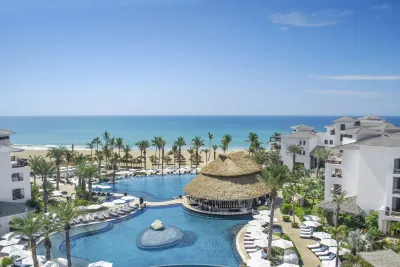 Cabo Azul Resort Hoteles cerca de Sagrado Corazón de Jesús