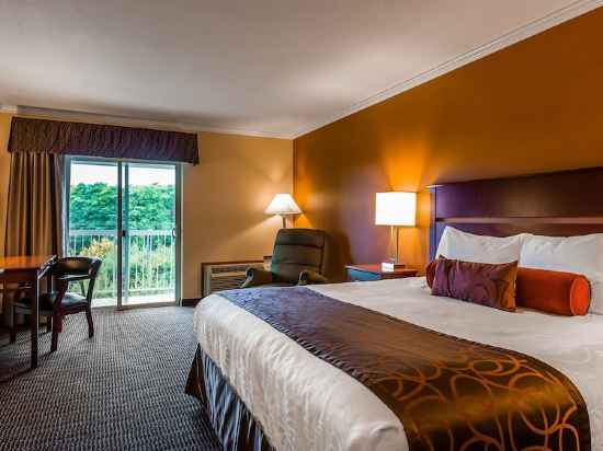 Best Western Plus Landmark Inn Rooms