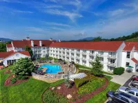 The Inn at Apple Valley, Ascend Hotel Collection Hotels near Parkway Antiques & Collectibles