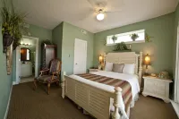 DeSoto Beach Bed and Breakfast Hotels in Tybee Island