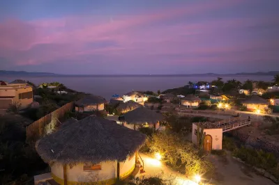 Palapas Ventana Hoteles cerca de Waterfall “Los compis”