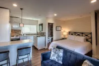 Qualicum Beach Ocean Suites Hotels in Nanaimo G