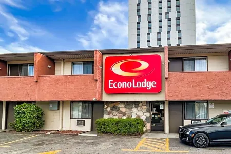 Econo Lodge Motel Village