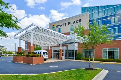 Hyatt Place Chesapeake Greenbrier Отели рядом с достопримечательностью «Glazenfyre»