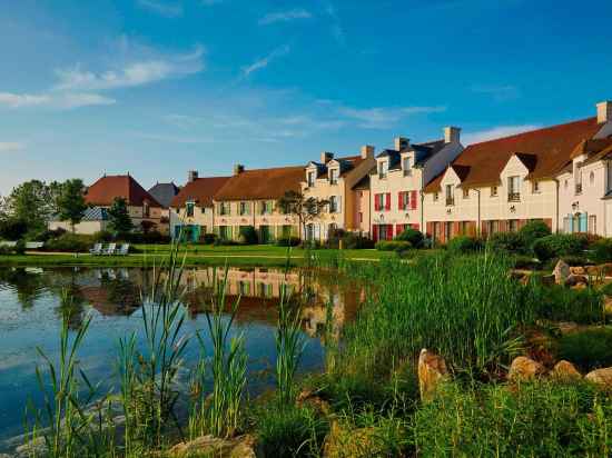 Marriott Village d'Ile-de-France Hotel Exterior