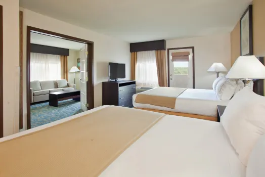 Holiday Inn Express & Suites Branson 76 Central Hotels near Silver Dollar City, Branson, MO