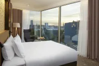 Hilton Tallinn Park Отели рядом с достопримечательностью «Национальная библиотека Эстонии»