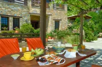 Guesthouse Iris Hotels in Mouresi