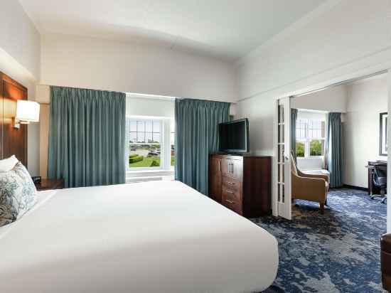 DoubleTree by Hilton Cape Cod - Hyannis Rooms