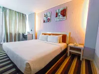 First Residence Hotel by RVH Hotels near Pantai Teluk Mak Nik