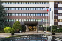 Mercure Versailles Paris Ouest Hotel berhampiran Versailles Montreuil Train Station