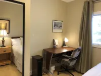 Cozy Bedrooms Guest House Hotels near Oakridge-41ST Avenue Station