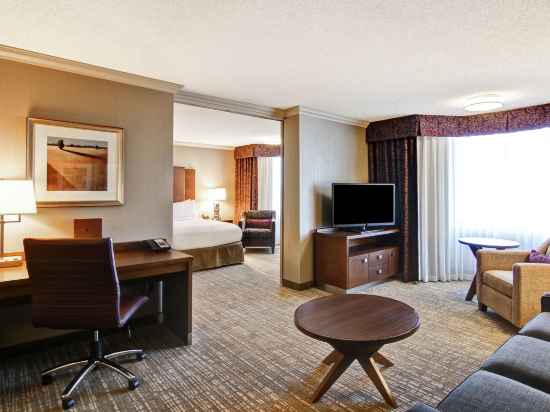 DoubleTree by Hilton West Edmonton Rooms