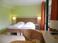 Waldhotel Wandlitz Отели в г. Ораниенбург