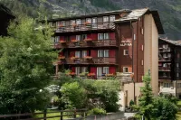 Hotel Alpina Hotels near Zermatt Train Station