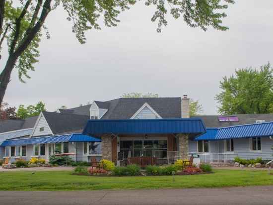 The Lodge at Leathem Smith Hotel Exterior