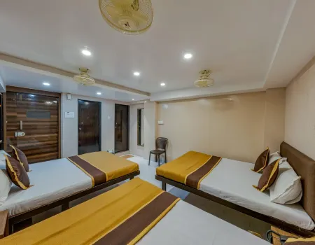 Shree Sathkar Hotels near Hotel Nilesh 2 Star