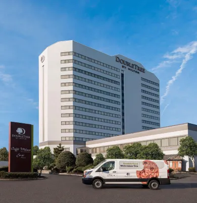 DoubleTree by Hilton Fort Lee/George Washington Bridge Hotels near Penn Station