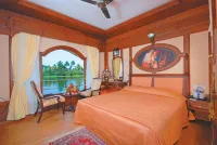 Sterling House Boat Lake Palace Alleppey