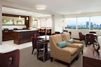 Sheraton Cavalier Calgary Hotel Отели рядом с достопримечательностью «Стэнли-парк»