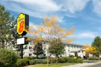 Super 8 by Wyndham Redmond Hotels in Redmond