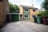 Charming 6-Bed House in Reading Hotels near Mollison Way Play Area