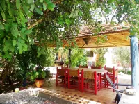 Double bedroom and spacious garden with swimming pool - Welcome to Grenadine