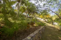 Bequia Beachfront Villas Các khách sạn gần Tony Gibbons Beach