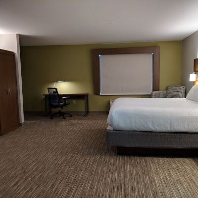 1 King Bed Standard Comm Access Tub Holiday Inn Express Hotel & Suites Claypool Hill -Richlands Area, an IHG Hotel Promo Code