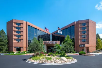 DoubleTree by Hilton Denver-Aurora Отели рядом с достопримечательностью «Моррисон Нейчер Сентер»