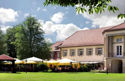 Schlosshotel Monrepos Hotel berhampiran Forum am Schlosspark