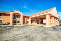 Clarion Pointe Marshall Hotels near Eastpark Shopping Center