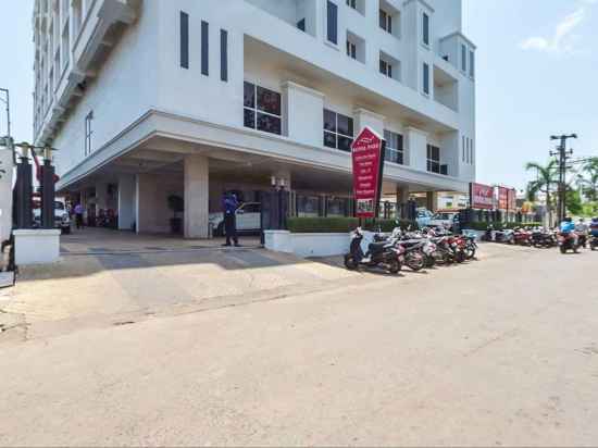 Royal Park Kakinada Hotel Exterior