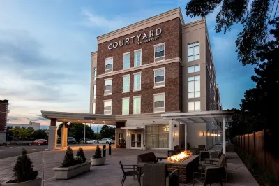 Courtyard Rochester Downtown Hotel dekat Seneca Park