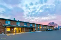 Motel 6 Oak Creek, WI Hotels near Milwaukee Airport Amtrak Station