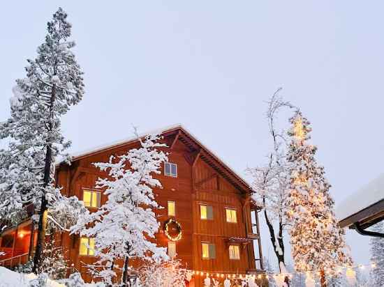 Rush Creek Lodge at Yosemite Hotel Exterior