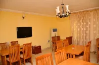 Yanna Lodge Hotels near Living Faith Church (Sabo)