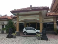 Graha Hotel Sragen Hotel dekat Kuntes Speedshop