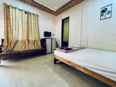 Sun n Sand Holiday Home Hotels near Achra Beach