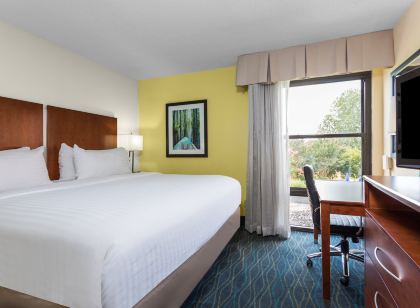 Holiday Inn Express & Suites Wilmington-University Ctr