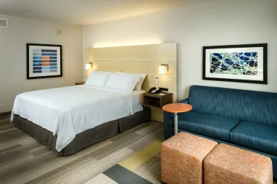 Holiday Inn Express & Suites Medford