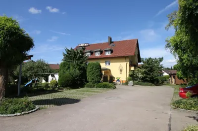 Hotel-Restaurant &  Gästehaus Löwen Hotels in der Nähe von Schloss Donzdorf (Sehenswürdigkeit - nicht Restaurant)