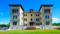 Hotel Villa la Bollina Hotele w pobliżu Designer Outlet Serravalle