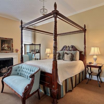 Luxury Queen Room The Presidents' Quarters Inn Promo Code