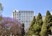 Hyatt Regency Harare the Meikles Hotel in zona Chiremba Balancing Rocks